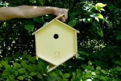Sechseckiges Mökki Vogelhaus von Andrea Pregl