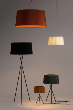 Senffarbene Trípode M3 Tischlampe von Santa & Cole