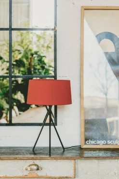 Senffarbene Trípode M3 Tischlampe von Santa & Cole