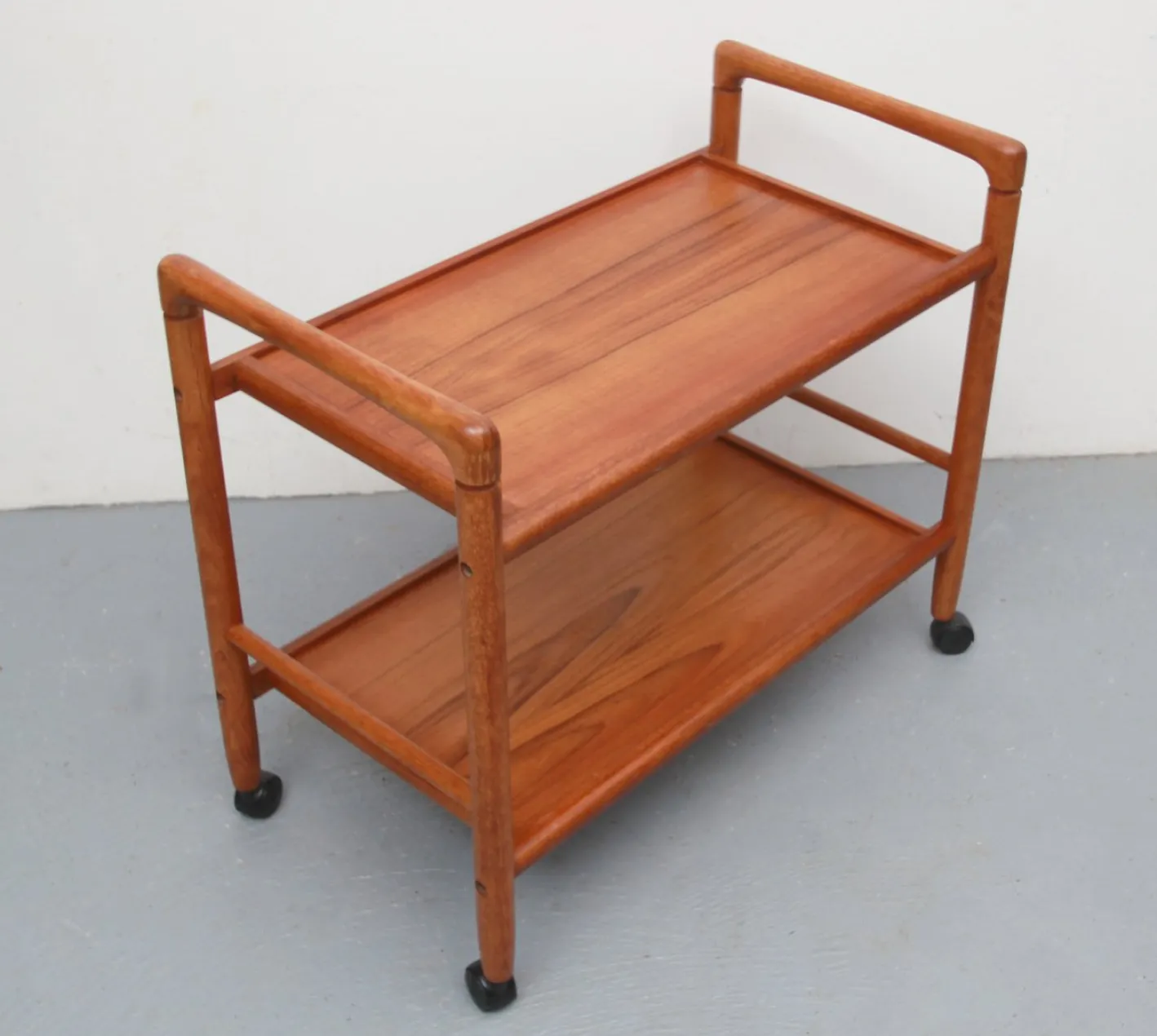 Servierwagen aus Teak von Dyrlund, 1970er