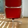 Set aus EA 124 Aluminium Chair und EA 125 Ottoman von Charles & Ray Eames für Herman Miller & Vitra, 1960er, 2 . Set