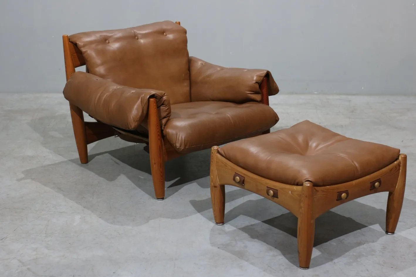 Set aus Sheriff Sessel und Fußhocker von Sergio Rodrigues für ISA, 1960er