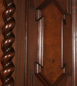 Sideboard aus geschnitztem Kastanienholz, 18. Jh