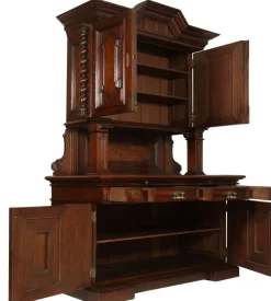 Sideboard aus geschnitztem Kastanienholz, 18. Jh