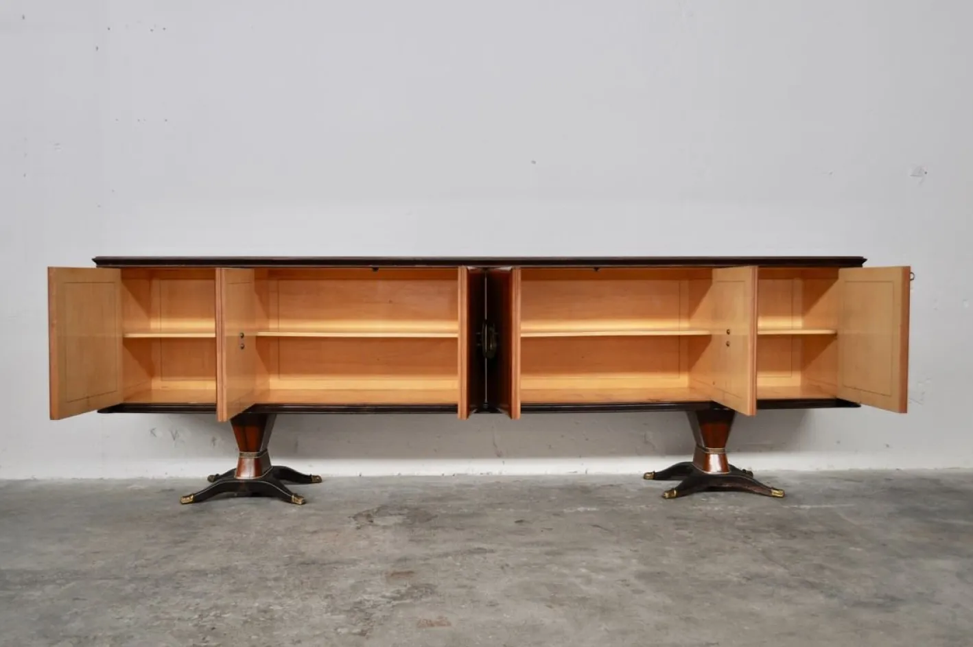 Sideboard aus Mahagoni, Birnenholz, Messing & lackierter Glasplatte mit Spiegel von F.lli Rigamonti Desio, Milano, 1940er