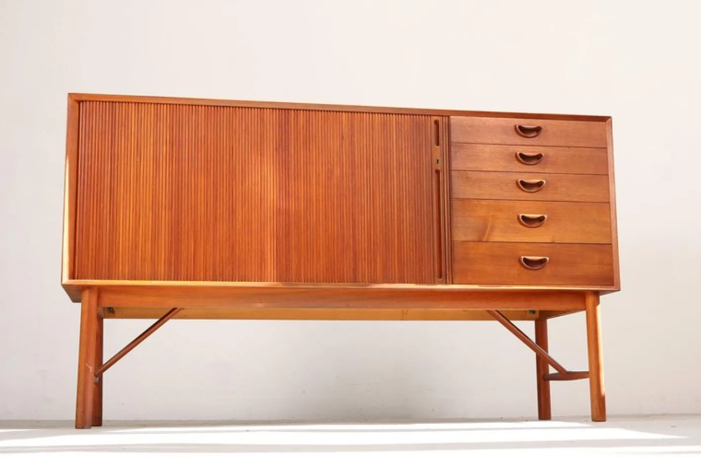 Sideboard aus Teak von Peter Hvidt, Dänemark, 1960er