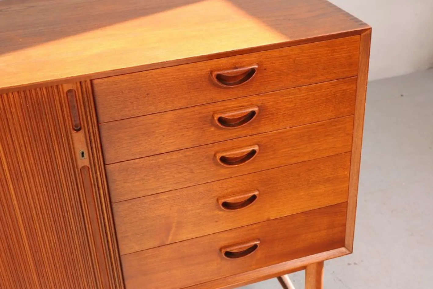 Sideboard aus Teak von Peter Hvidt, Dänemark, 1960er