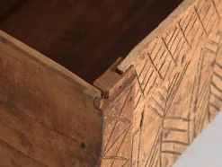 Siebenbürgische Truhe aus geschnitzter Buche