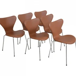 Sieben Stühle aus Nussholz und Leder von Arne Jacobsen, 1970er, 6er Set