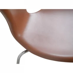 Sieben Stühle aus Nussholz und Leder von Arne Jacobsen, 1970er, 6er Set