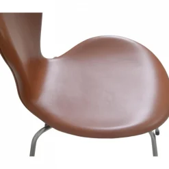 Sieben Stühle aus Nussholz und Leder von Arne Jacobsen, 1970er, 6er Set