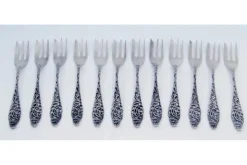 Silberne Kuchengabeln mit erhabenen Griffen und Pflanzenmotiven, 12 . Set