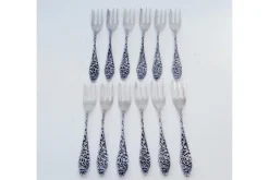 Silberne Kuchengabeln mit erhabenen Griffen und Pflanzenmotiven, 12 . Set