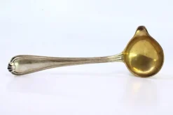 Silberner Soßenlöffel für Rechtshänder mit goldener Schöpfkelle und Streifen