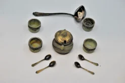 Silberne Salz- und Pfefferstreuer mit Glaskernen und Löffeln, 11er Set