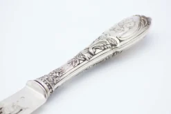 Silbernes Fischmesser und -gabel mit Ausschnitten, 2 . Set