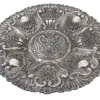 Silbernes Tablett mit portugiesischem Wappenrelief und floralen Motiven