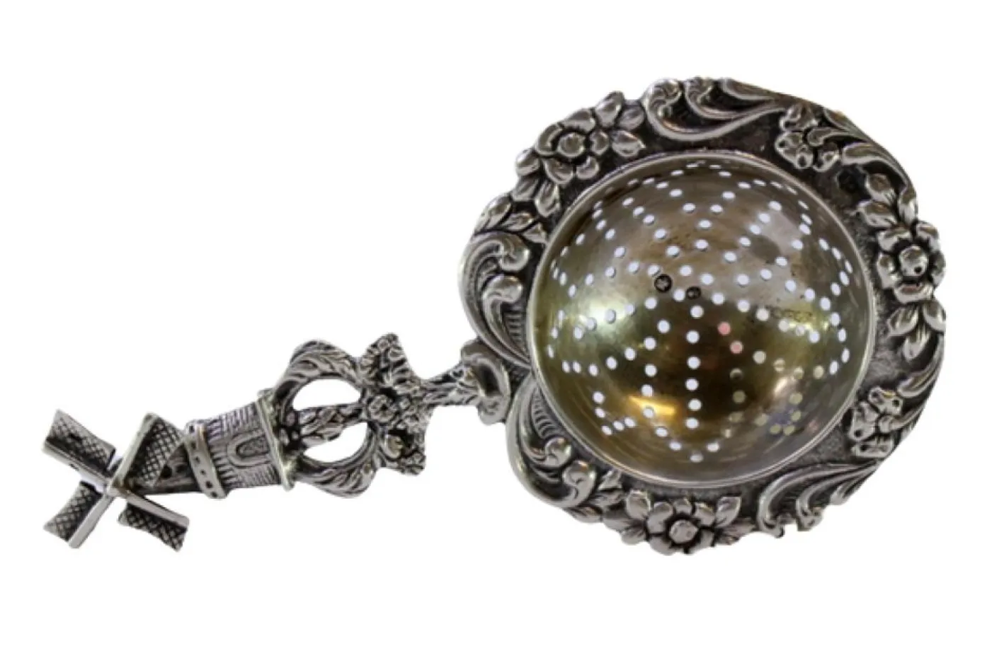 Silbernes Teesieb mit Blumenmotiven und Mühlengriff