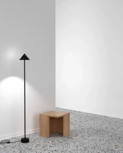 Silberne Stehlampe aus Messing von Atelier Areti