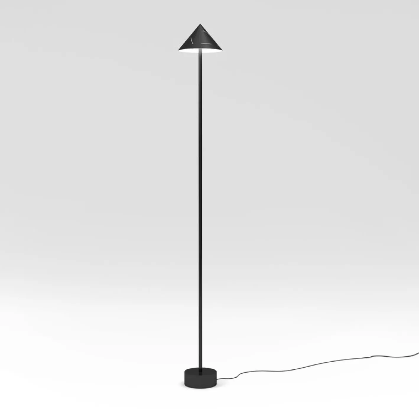 Silberne Stehlampe aus Messing von Atelier Areti