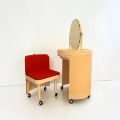 Silvi Frisiertisch und Stuhl aus Beigem Kunststoff mit Korallenrotem Bezug von Fain Kastilia, 1970er, 2er Set