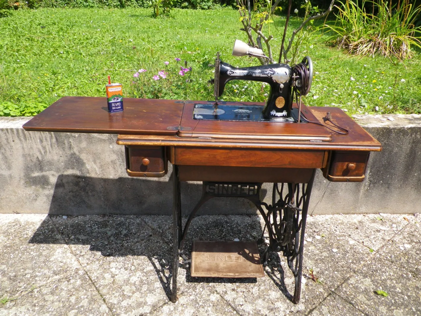 Singer Nähmaschine mit Beleuchtung, 1928