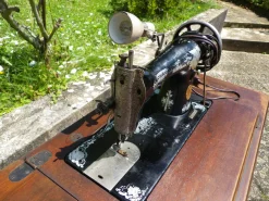 Singer Nähmaschine mit Beleuchtung, 1928