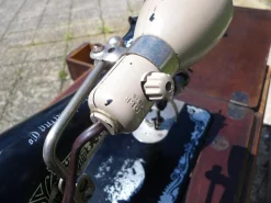 Singer Nähmaschine mit Beleuchtung, 1928