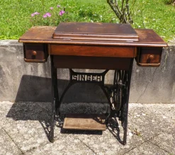 Singer Nähmaschine mit Beleuchtung, 1928