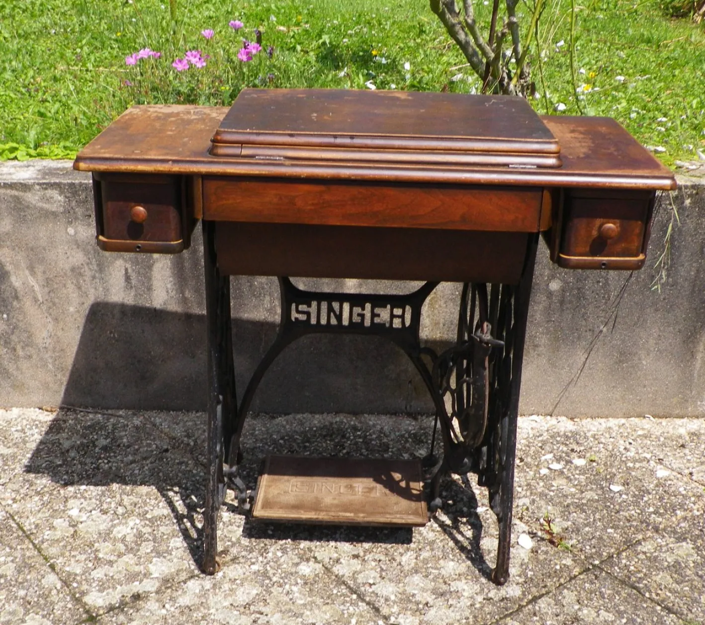 Singer Nähmaschine mit Beleuchtung, 1928