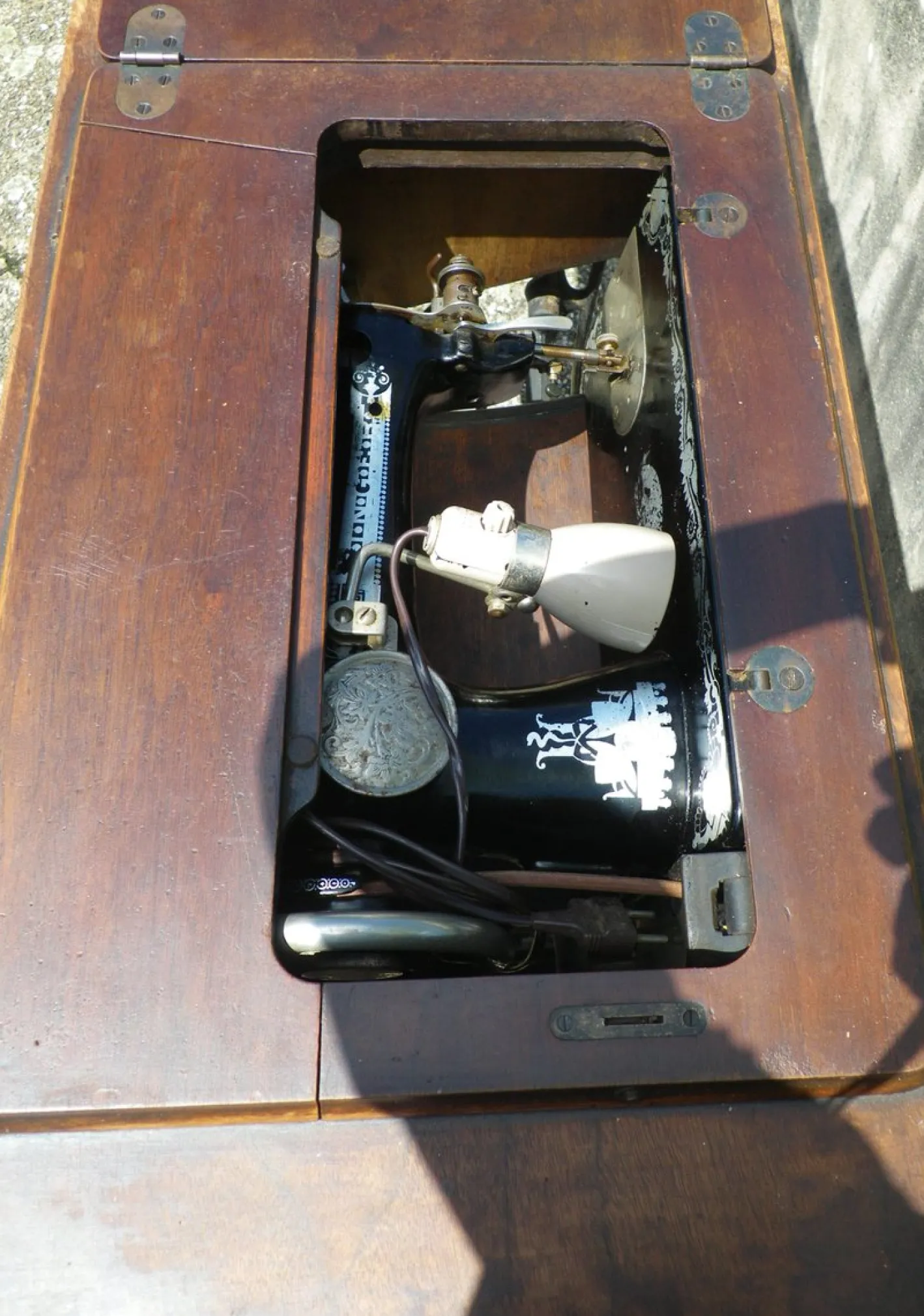 Singer Nähmaschine mit Beleuchtung, 1928