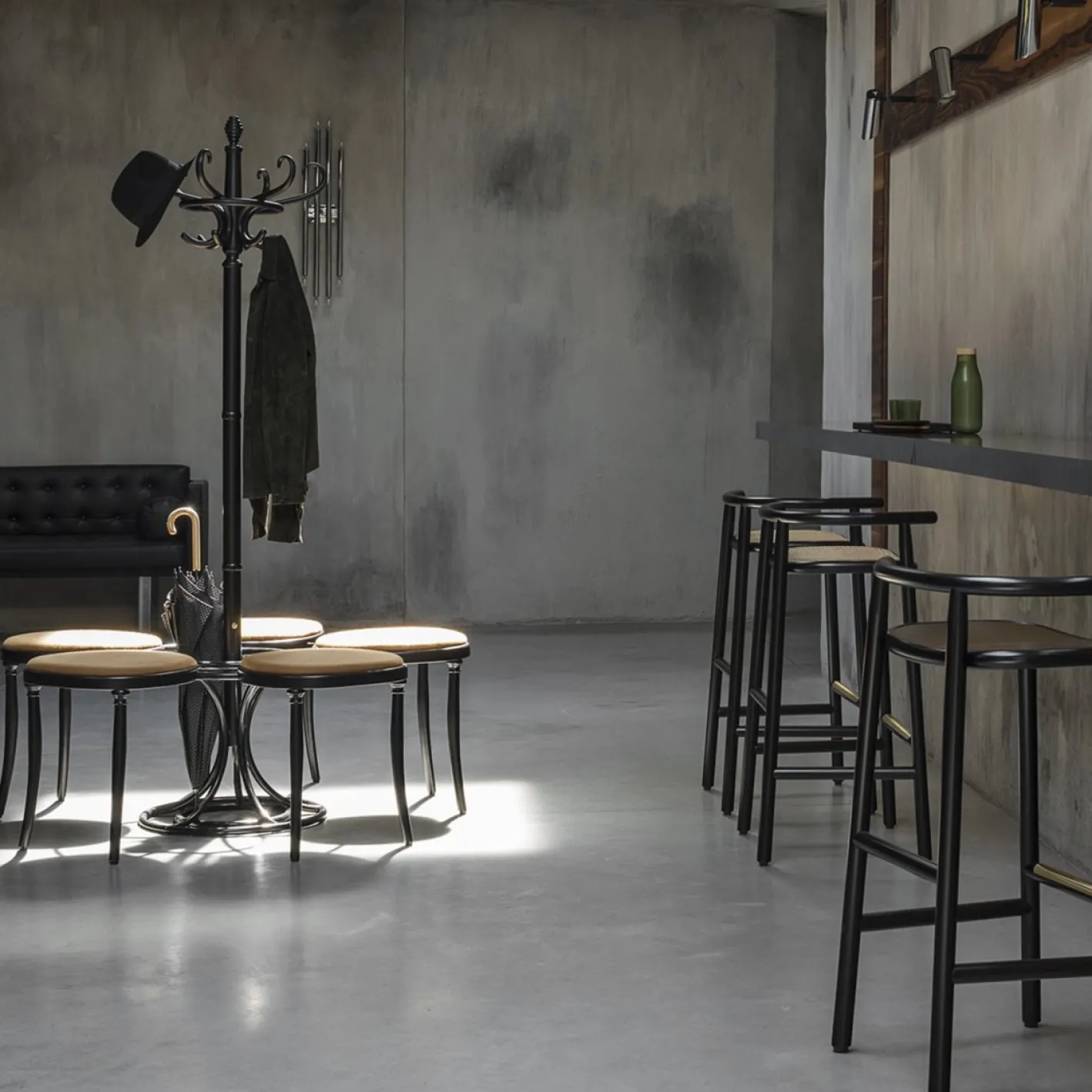 Single Curve Barhocker von Nendo