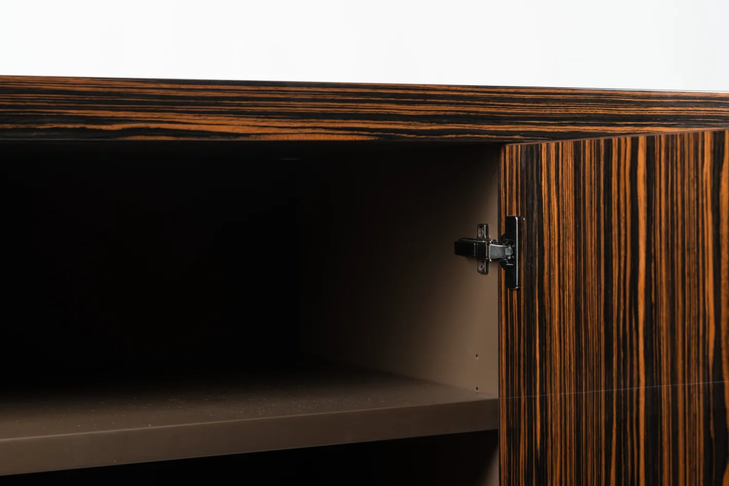 Sin Sideboard aus Ebenholz von Giorgio Ragazzini für VGnewtrend