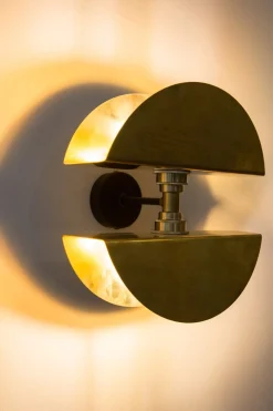 Sisters Wandlampe aus Messing von Juanma Lizana