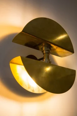 Sisters Wandlampe aus Messing von Juanma Lizana
