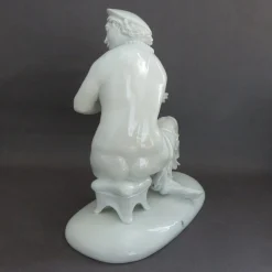 Sitzende Figur der Schwarzburger Werkstätten von Mauritius Pfeiffer