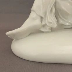 Sitzende Figur der Schwarzburger Werkstätten von Mauritius Pfeiffer
