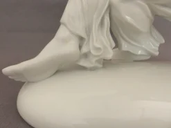 Sitzende Figur der Schwarzburger Werkstätten von Mauritius Pfeiffer
