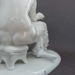 Sitzende Figur der Schwarzburger Werkstätten von Mauritius Pfeiffer