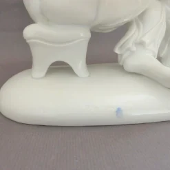 Sitzende Figur der Schwarzburger Werkstätten von Mauritius Pfeiffer