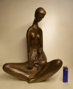 Sitzende Mutter mit Kind, 1970er, Bronze