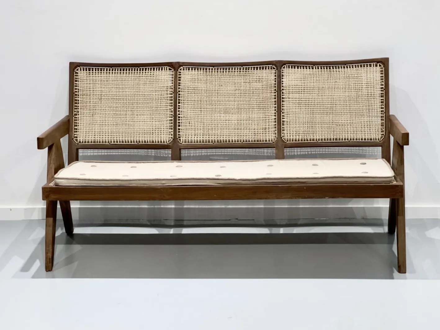 3-Sitzer Bank Sofa von Pierre Jeanneret, Indien, 1956