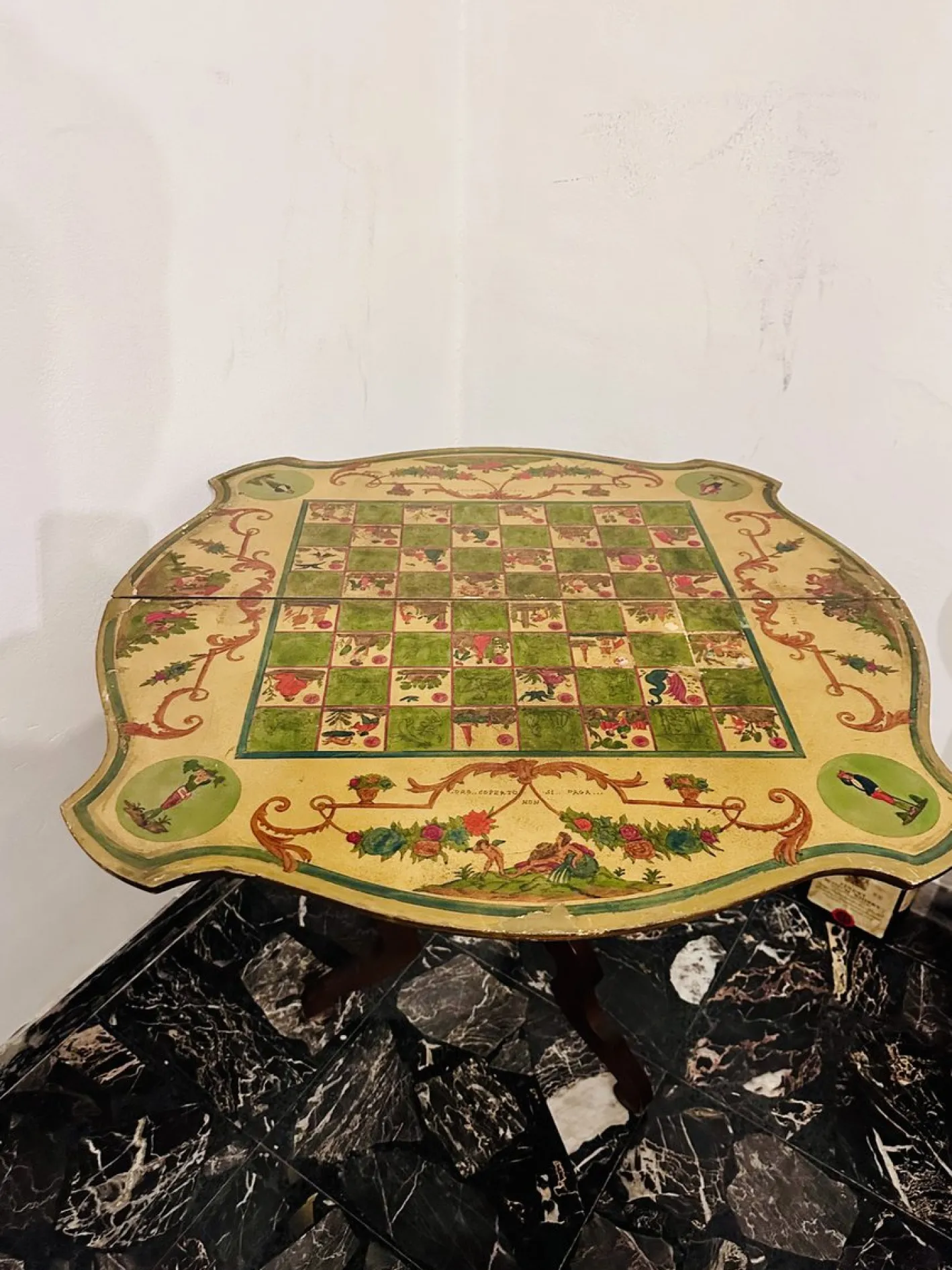 Sizilianischer Couchtisch mit Schach