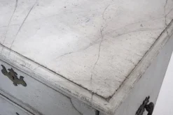 Skandinavische Kommode mit Eisengriffen, 18. Jh