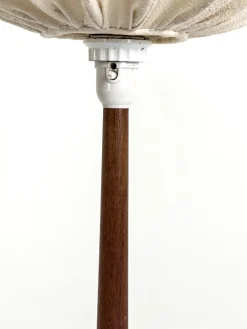 Skandinavische Moderne Schwedische Teak Dreibein Stehlampe mit Gefaltetem Stoff, 1960