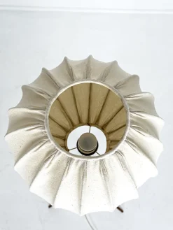 Skandinavische Moderne Schwedische Teak Dreibein Stehlampe mit Gefaltetem Stoff, 1960