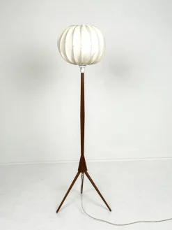 Skandinavische Moderne Schwedische Teak Dreibein Stehlampe mit Gefaltetem Stoff, 1960