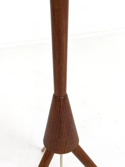Skandinavische Moderne Schwedische Teak Dreibein Stehlampe mit Gefaltetem Stoff, 1960