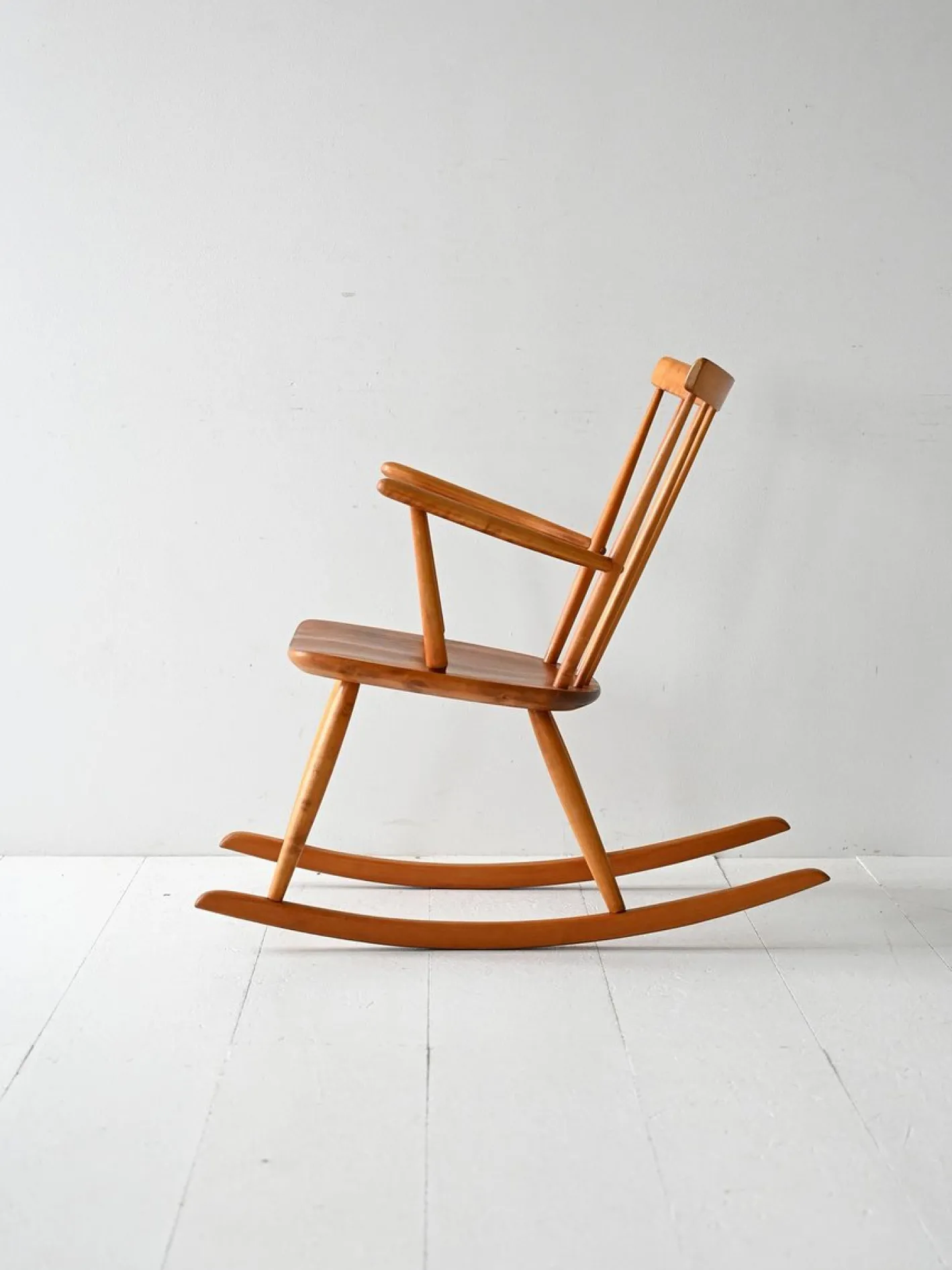 Skandinavischer Schaukelstuhl aus Buche & Teak, 1960er