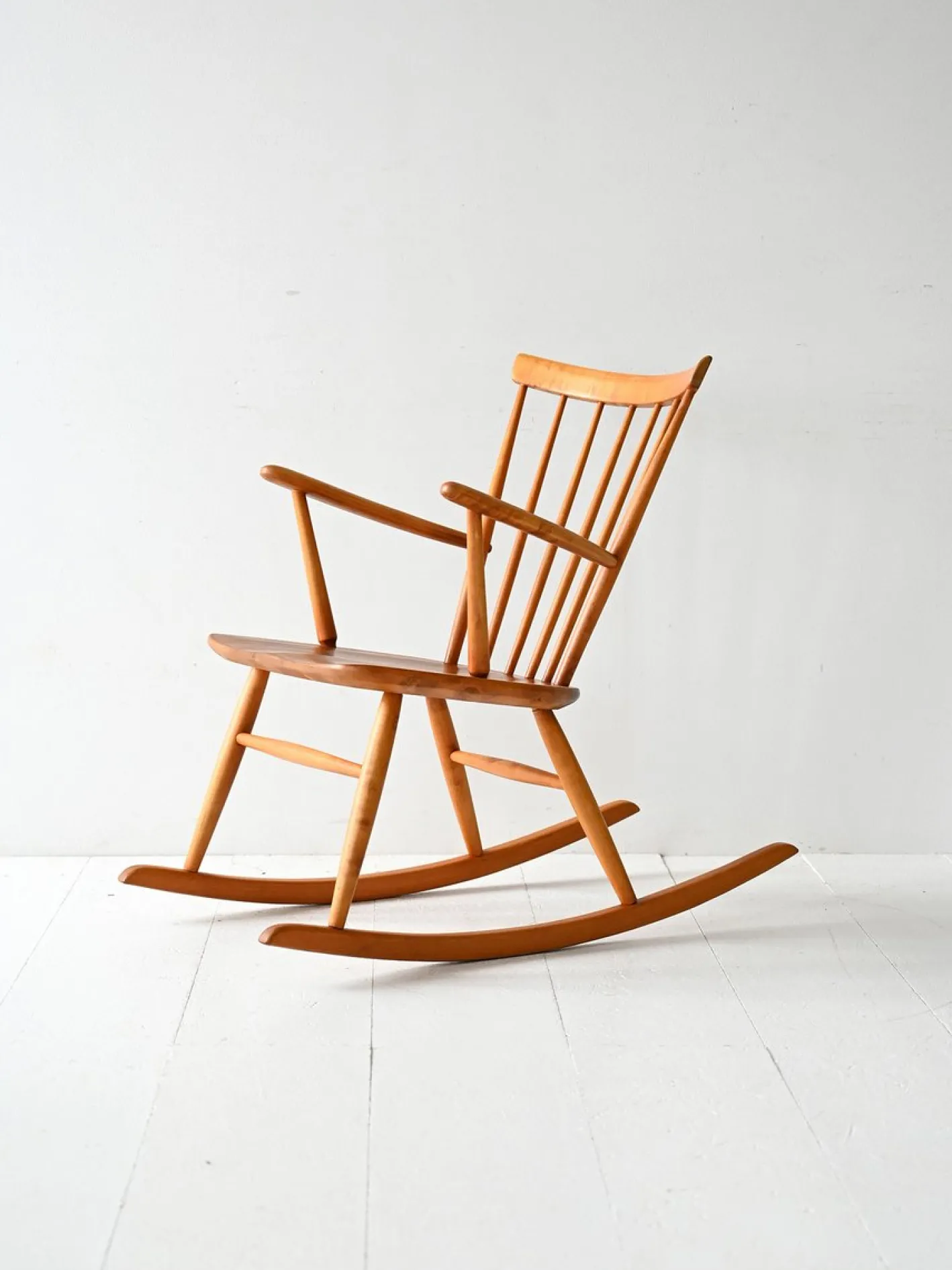 Skandinavischer Schaukelstuhl aus Buche & Teak, 1960er